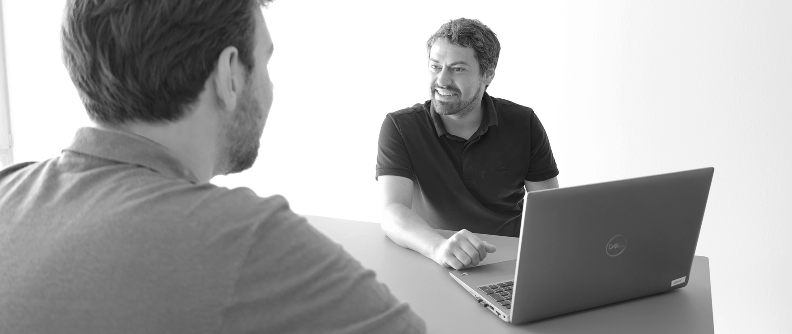 Interflex Recruiter im Gespräch mit einem Quereinsteiger