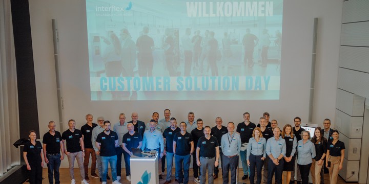 Gruppenbild von Interflex-Mitarbeitenden auf dem Customer Solution Day 2024