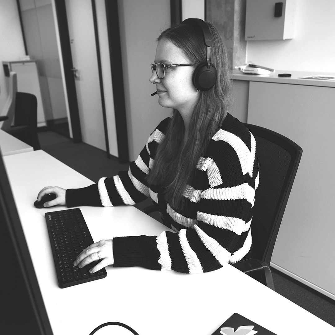 Azubi Sue während der Ausbildung zur Kauffrau für Büromanagement