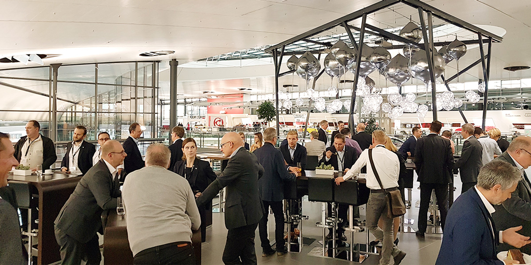 Zahlreiche Teilnehmer und Interflex-Mitarbeiter am Interflex-Kundentag 2019 im Audi Forum in Neckarsulm