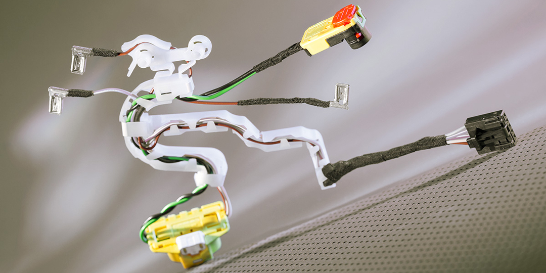 elektrischer Kabelbaum mit verschiedenen Steckverbindern