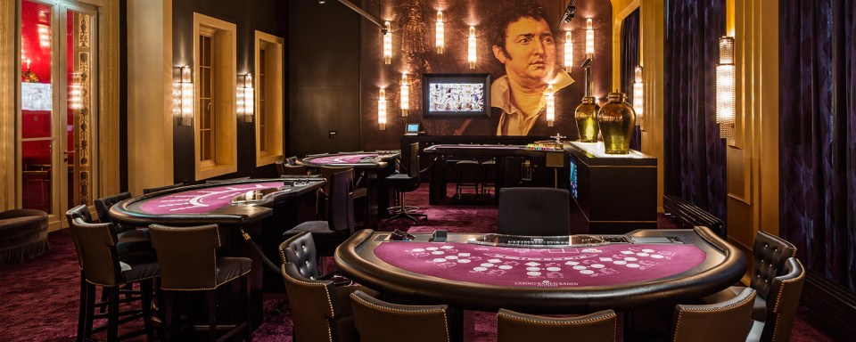 Casino de Baden-Baden avec plusieurs tables de jeux